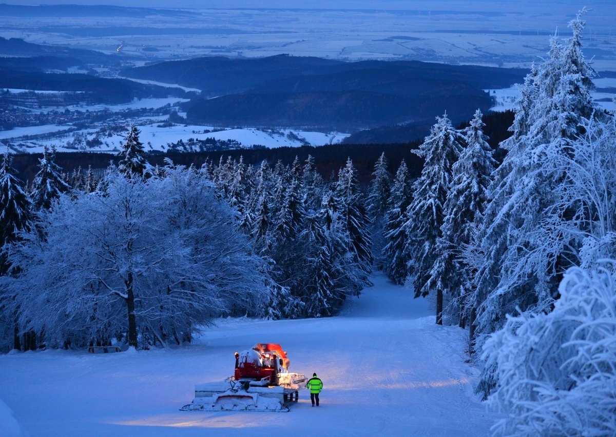 Großer Inselsberg. Ski. Winter. Pistenraupe, Tabarz