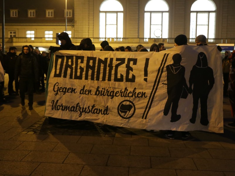 Treffpunkt der Antifa war am Freitag auf dem Bahnhofsvorplatz von Weimar.