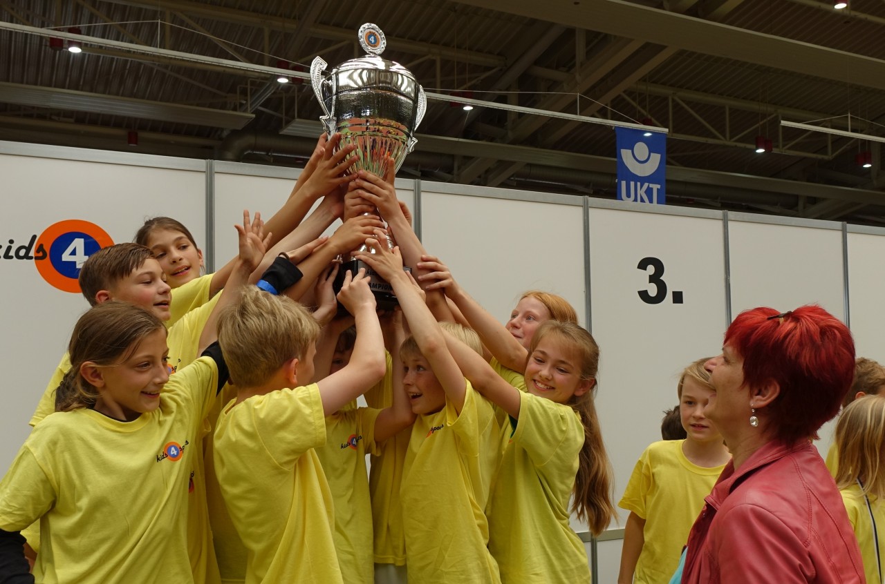 Großer Sieges-Jubel bei den Schülerinnen und Schüler der Talschule Jena.