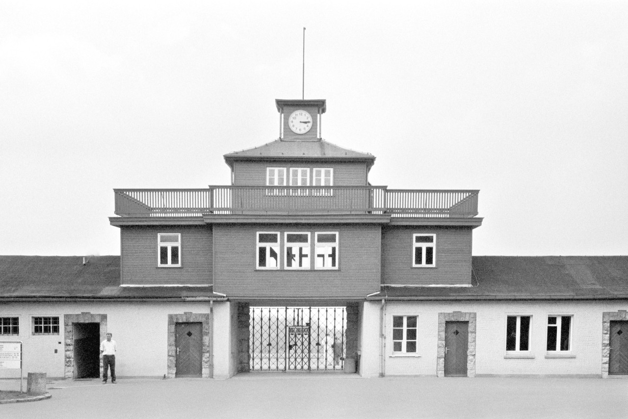 Auch in der KZ-Gedenkstätte Buchenwald lässt sich respektloses Verhalten beobachten. (Archivbild 1995)