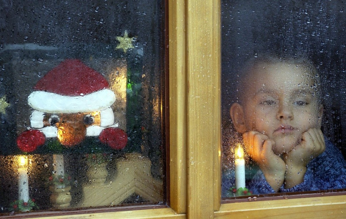 Kind wartet auf Weihnachtsmann Thüringen Post.jpg