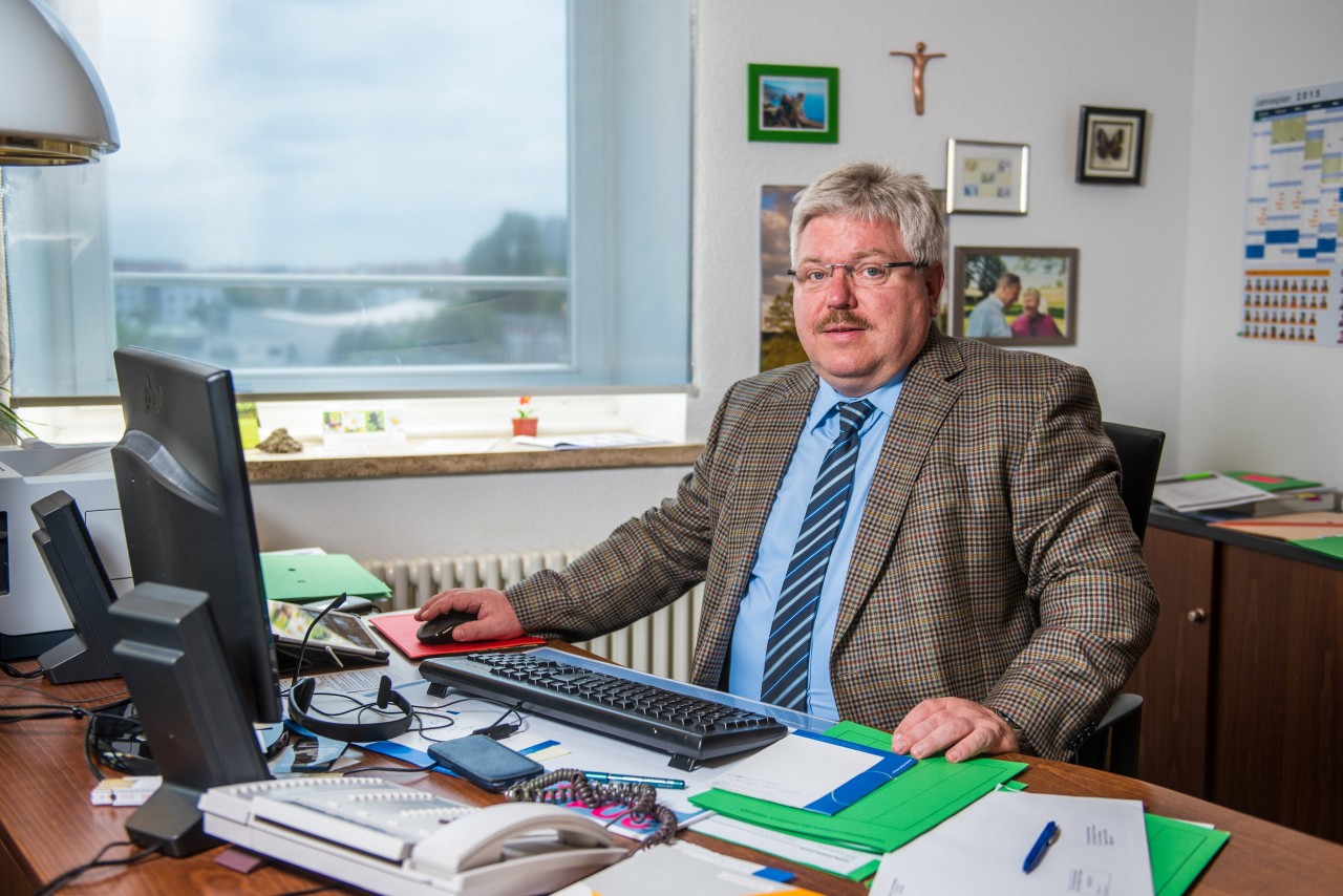 Der Bürgerbeauftragte des Freistaats Thüringen Kurt Herzberg in seinem Büro. (Archivfoto)