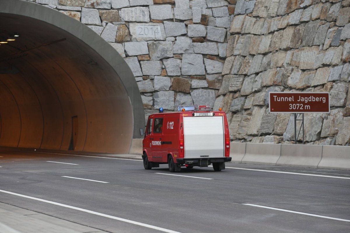 Lkw-Brand im Jagdbergtunnel