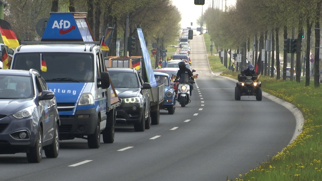 An dem AfD-Autokorso in Erfurt nahmen 211 Fahrzeuge teil.
