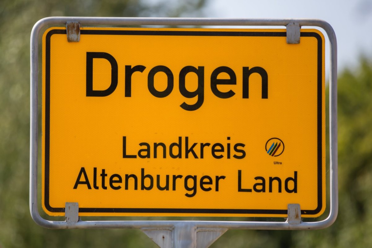 Ortseingangsschild von Drogen