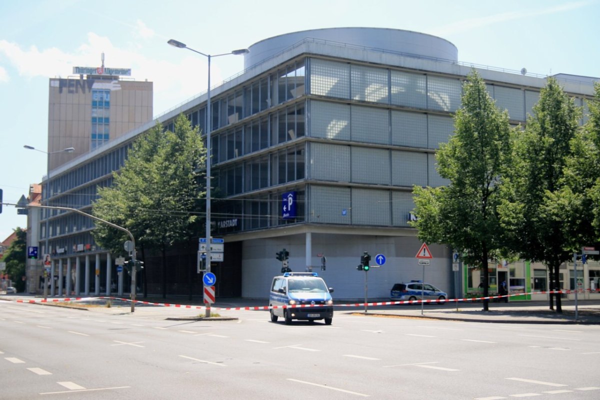 Parkhaus am Anger in Erfurt abgesperrt