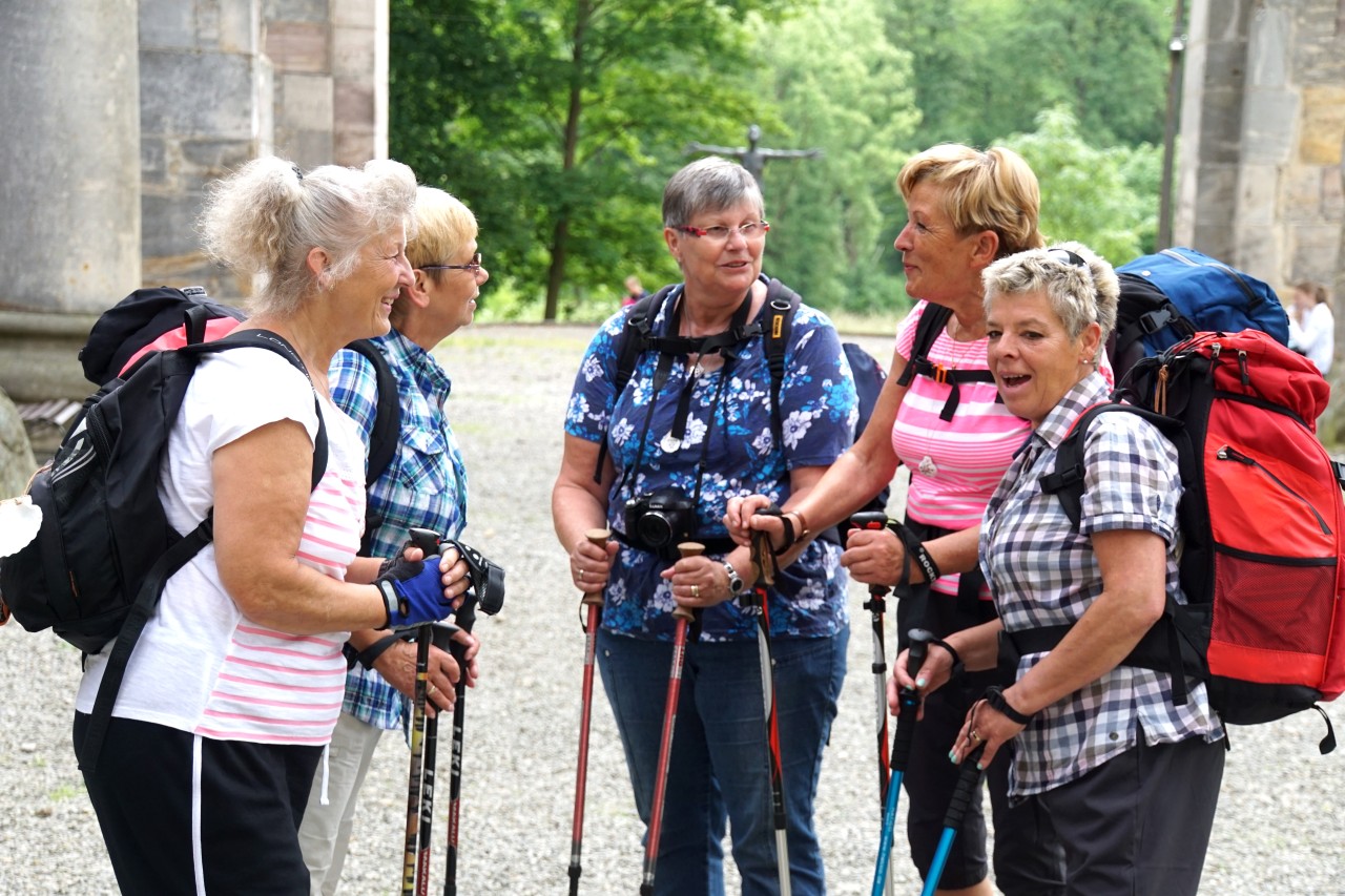Margit, Gudrun, Brigitte, Sigrid, Petra (von links) kennen sich seit 45 Jahren. Sie sind jetzt gemeinsam auf dem Pilgerweg „Auf den Spuren starker Frauen“ unterwegs. 