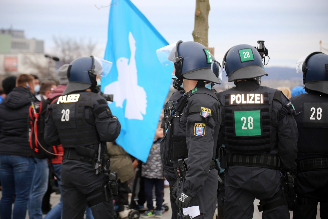 Einheiten der Thüringer Polizei auf der Corona-Demo in Kassel am 20. März 2021.