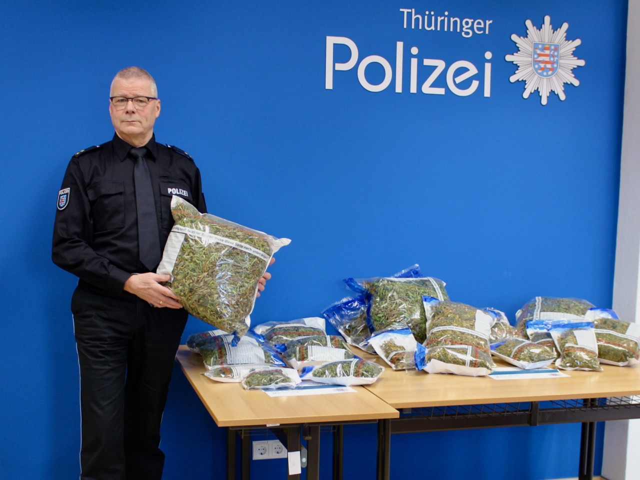 73 Cannabispflanzen und 858,40 Gramm getrocknete Marihuanablüten stellte die Polizei Thüringen sicher!