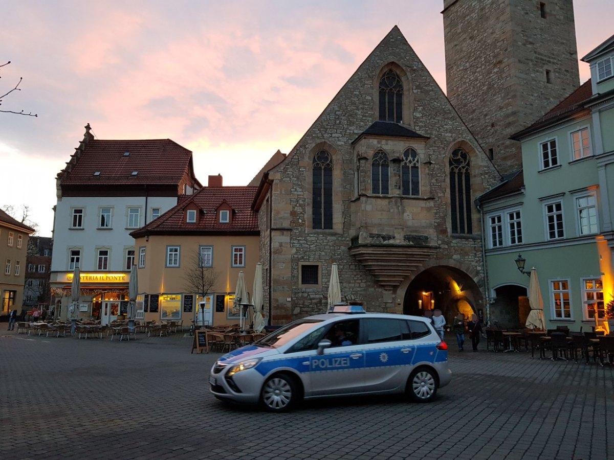 Polizei auf dem Wenigemarkt in Erfurt
