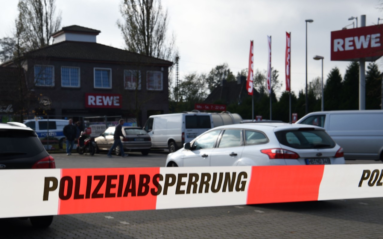 Ein Mann wollte in einem Supermarkt in der Oststraße Lebensmittel stehlen. (Archivbild)