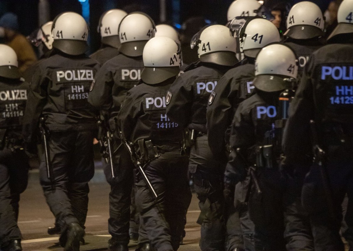 Polizisten Corona Demo