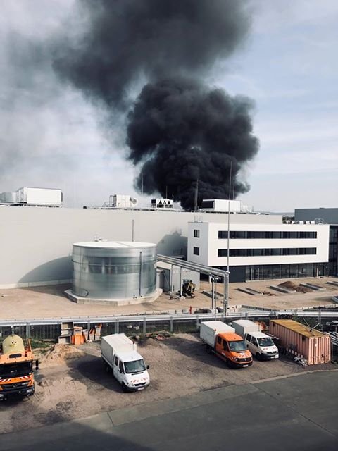 Rauchsäule Feuer in Erfurt bei Autoverwertung in Johannesvorstadt
