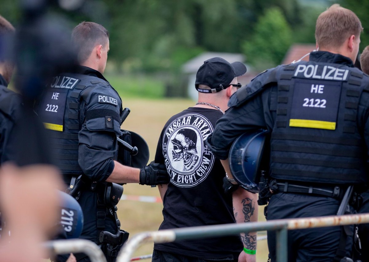 Rechtsrock-Festival in Themar - Polizei nimmt Neonazi in Gewahrsam.jpg