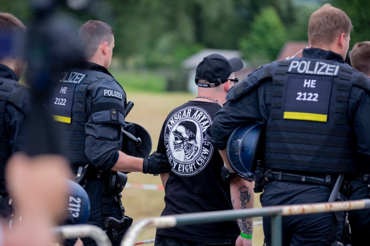Rechtsrock-Festival in Themar - Polizei nimmt Neonazi in Gewahrsam.jpg