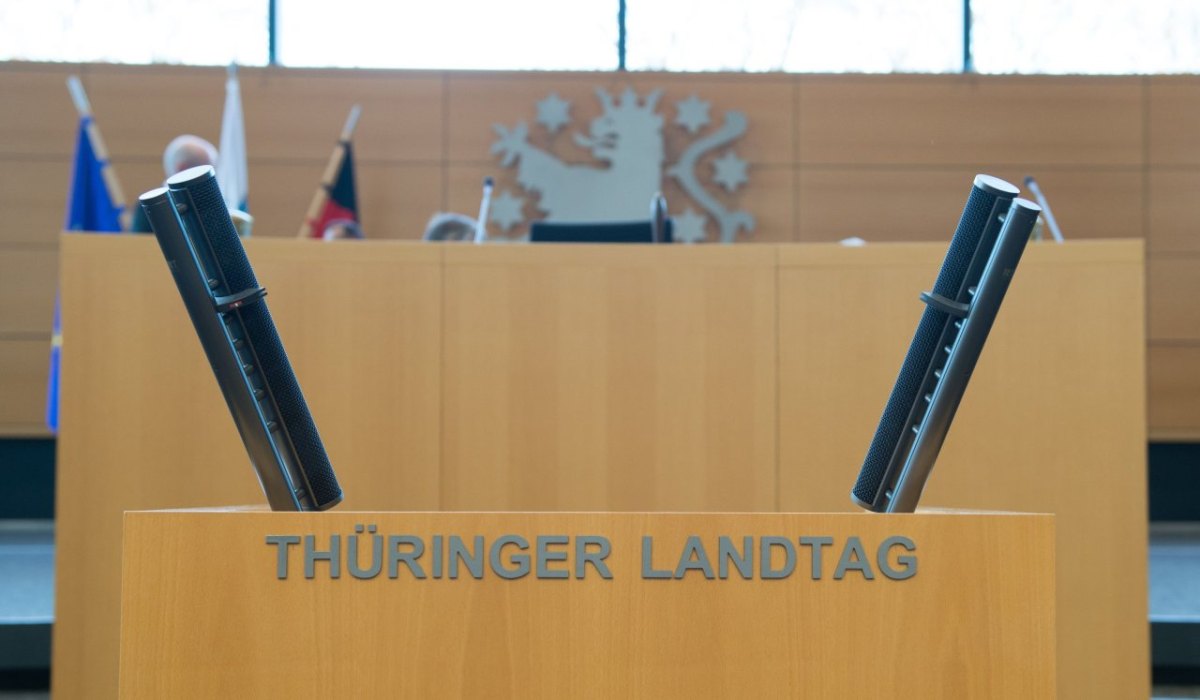 Rednerpult im Thüringer Landtag