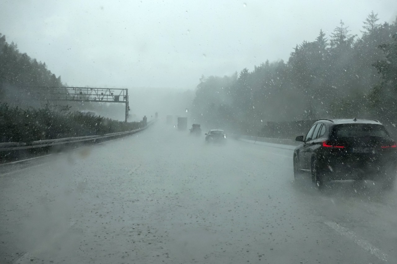 Wetter in Thüringen: Am Freitag kam es durch starke Regenfälle zu einem großen Chaos. (Symbolbild)
