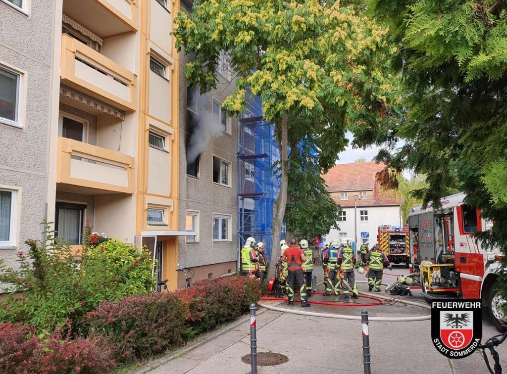 In Sömmerda löschte die Feuerwehr einen Brand auf der Poststraße. 