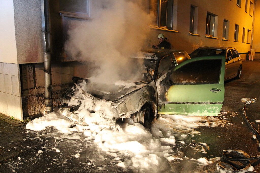 Insgesamt vier Autos gingen in Sondershausen in Flammen auf.