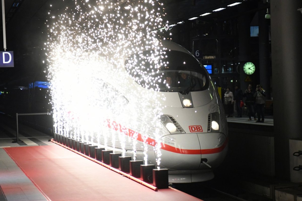 Sonderzeug ICE-Strecke Berlin-München