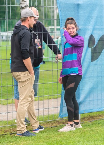 Jo-Ane van Dyk (Südafrika) mit Tränen in den Augen, nachdem ihr Speer nach einem Wurf einen Zuschauer verletzt hat.