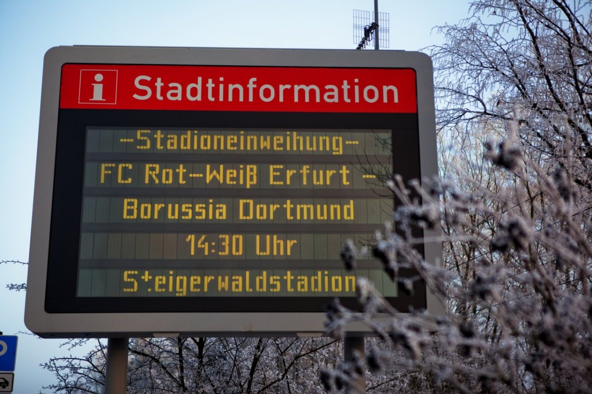 Stadioneinweihung Rot-Weiß Erfurt und Borussia Dortmund