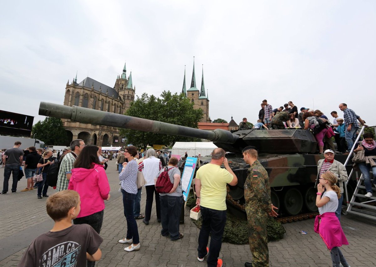 Tag der Bundeswehr auf dem Domplatz in Erfurt