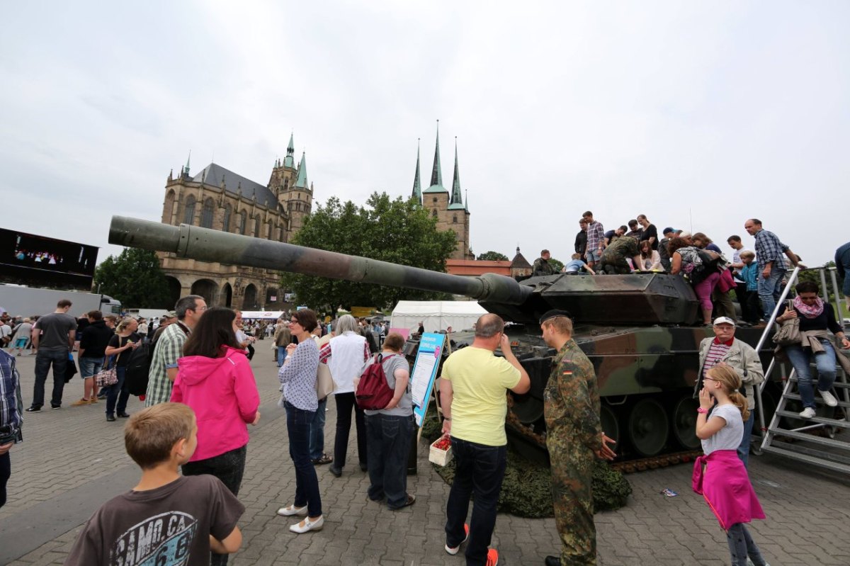 Tag der Bundeswehr auf dem Domplatz in Erfurt