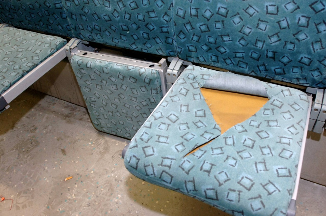 In Thüringen werden häufig die Sitze in Bahnen aufgeschlitzt. (Symbolbild)
