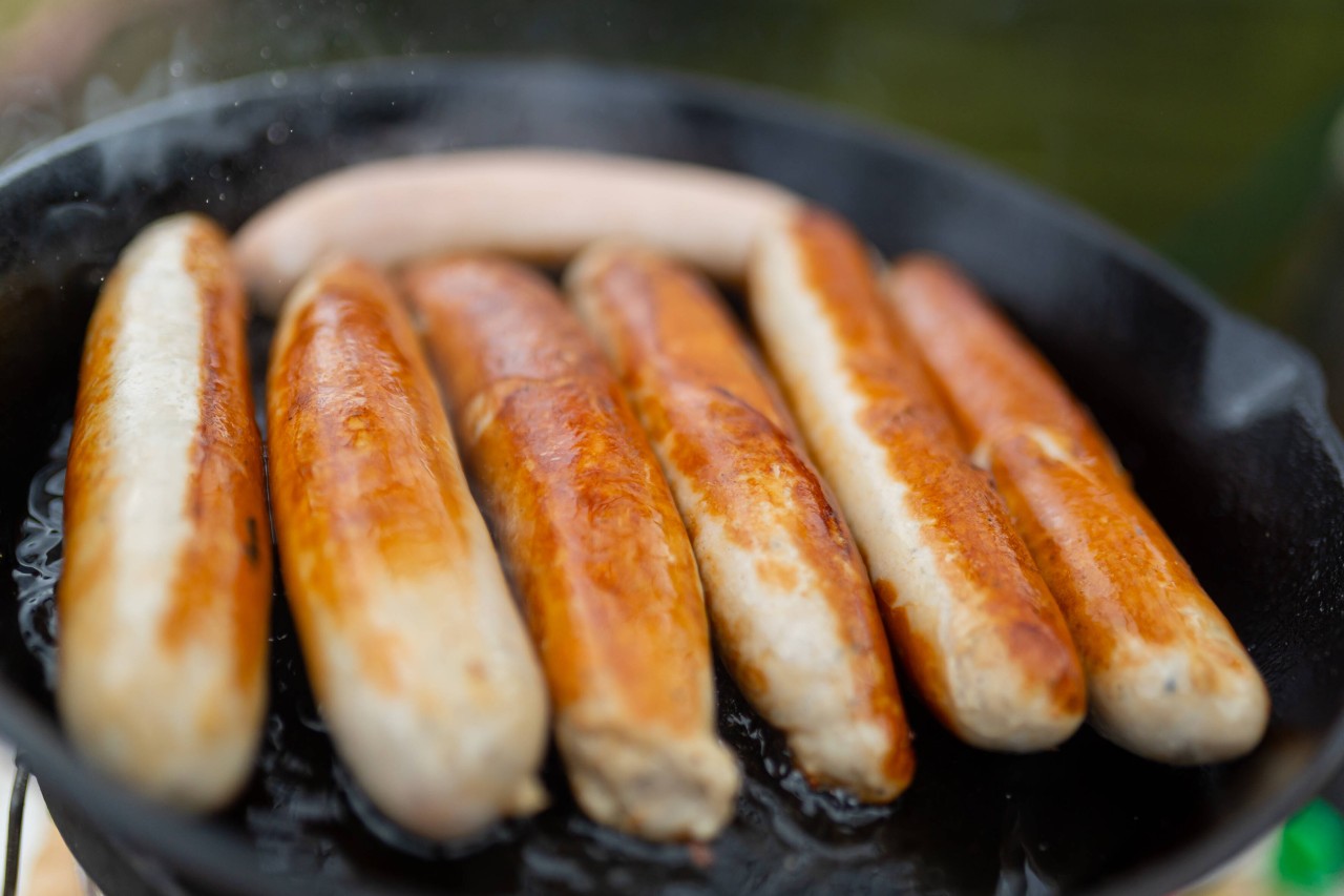 In Thüringen gehört die Bratwurst einfach auf den Teller. Doch reicht das auch für eine große Auszeichnung? (Symbolbild)