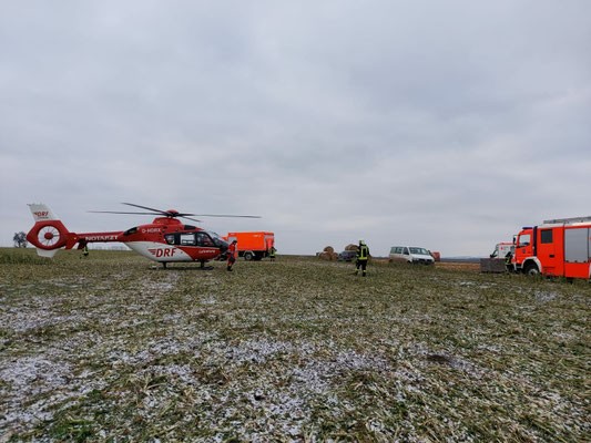 Auf einem Feld ereignete sich der schreckliche Arbeitsunfall.