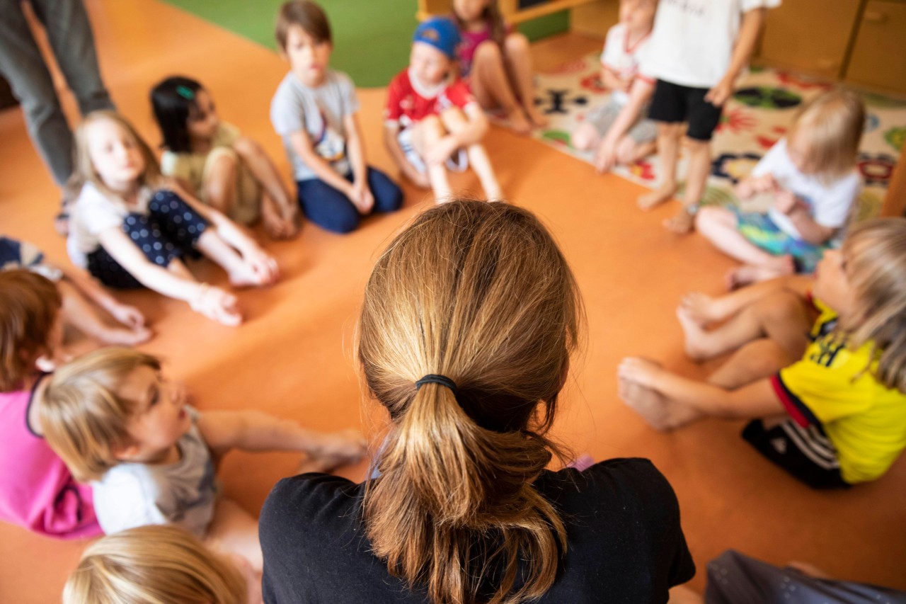 In Thüringen ist eine Erzieherin in einer Kita oder Krippe für fünf bis elf Kinder gleichzeitig zuständig. (Symbolfoto)