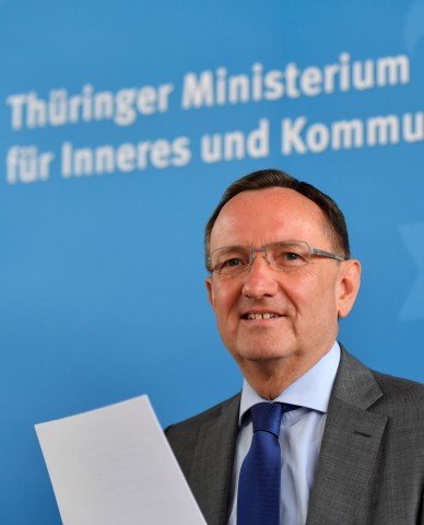 Hätte gerne mehr Geld vom Finanzministerium, um Polizisten einzustellen: Thüringens Innenminister Holger Poppenhäger (SPD).