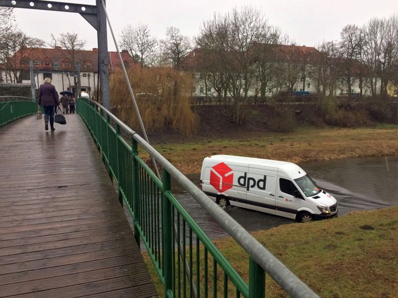 Transporter landet in Nordhausen in der Zorge