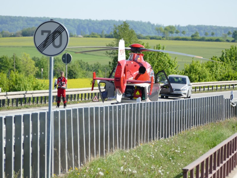 Ein schwerer Verkehrsunfall ereignete sich am 5.5.2018 um 15.50 Uhr auf der B 247, Ortsumgehung Worbis, in Höhe der Abfahrt Worbis/ Breitenbach. Eine Fahrerin wurde schwer und zwei Männer leicht verletzt. Die Bundesstraße war für zwei Stunden gesperrt.