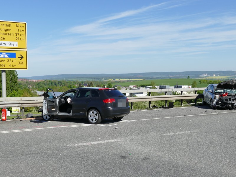 Ein schwerer Verkehrsunfall ereignete sich am 5.5.2018 um 15.50 Uhr auf der B 247, Ortsumgehung Worbis, in Höhe der Abfahrt Worbis/ Breitenbach. Eine Fahrerin wurde schwer und zwei Männer leicht verletzt. Die Bundesstraße war für zwei Stunden gesperrt.