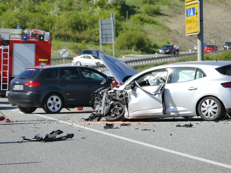 Ein schwerer Verkehrsunfall ereignete sich am 5.5.2018 um 15.50 Uhr auf der B 247, Ortsumgehung Worbis, in Höhe der Abfahrt Worbis/ Breitenbach. Eine Fahrerin wurde schwer und zwei Männer leicht verletzt. Die Bundesstraße war für zwei Stunden gesperrt.