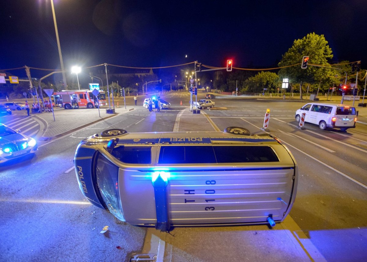 Unfall mit Polizeiwagen am Schmidtstedter Knoten in Erfurt (1).jpg