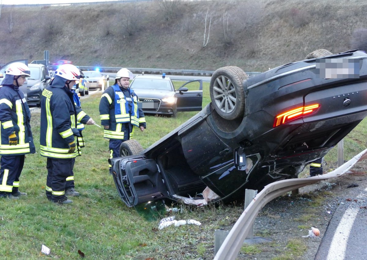 36-Jährige in Leinefelde fährt mit ihrem Passat gegen einen Opel