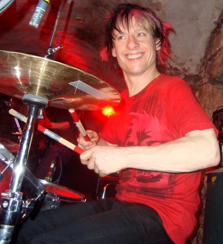 Vom Ritchie, Schlagzeuger der Toten Hosen, rockt am 5. November mit "Cryssis".