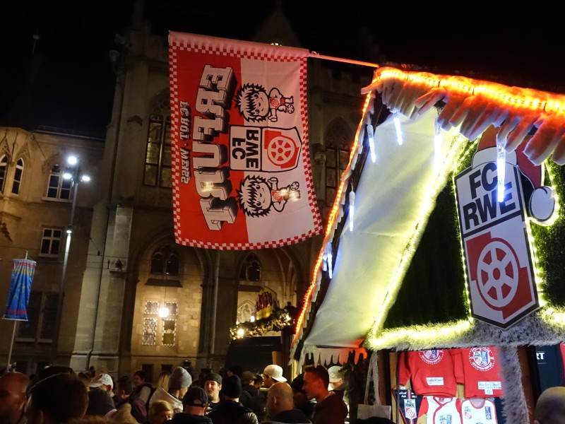 Auch der FC Rot-Weiß Erfurt ist mit eigener Bude auf dem Fischmarkt dabei. 