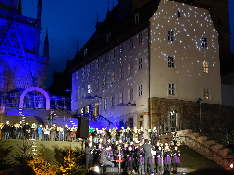 Im Eröffnungsprogramm auf den Domstufen gab es zuerst musikalische Einstimmung durch den evangelischen Posaunendienst und den Gospelchor Heavens Garden.