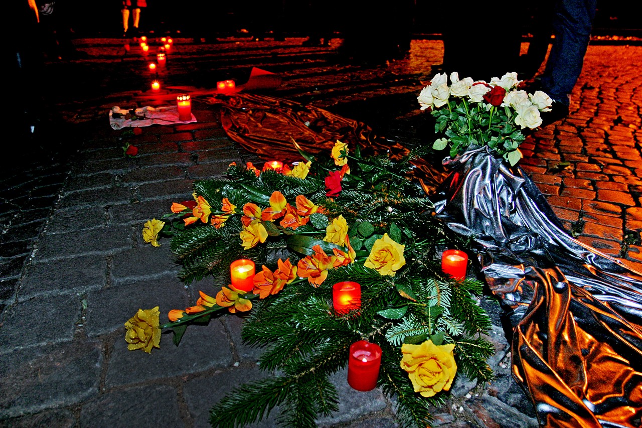 Jährlich zum 4.November findet auf dem Erfurter Domplatz eine Gedenkveranstaltung der Aids-Hilfe Thüringen statt (Archivbild).