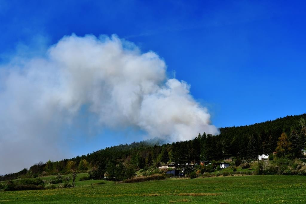 Der Waldbrand Ende April 2019 bei Plaue (Forstamt Erfurt-Willrode) hat hunderte Feuerwehrleute bei der Brandbekämpfung für Tage gebunden und Förster und Waldbesitzer in Atem gehalten. 