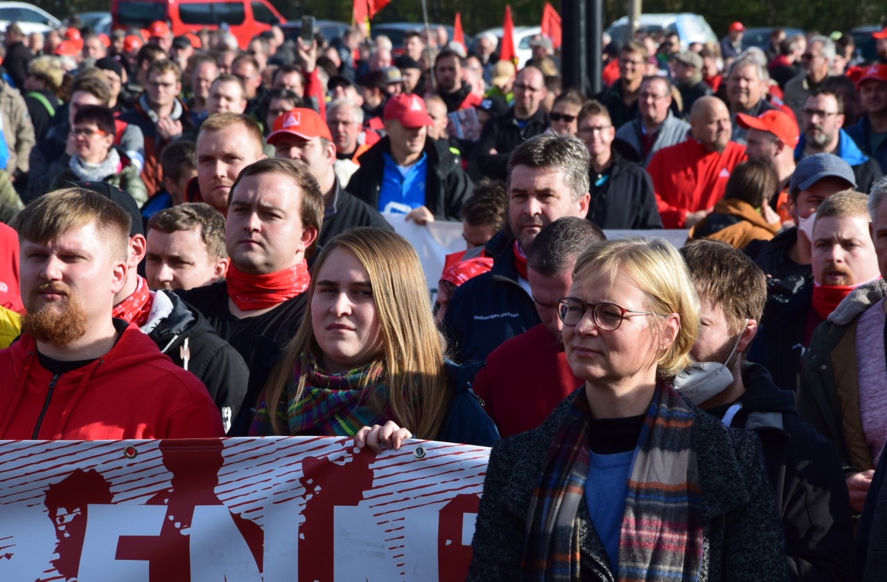 Oberbürgermeisterin Katja Wolf zeigte Ende Oktober bei einer Demo der IG Metall Solidarität mit den Opelanern. 