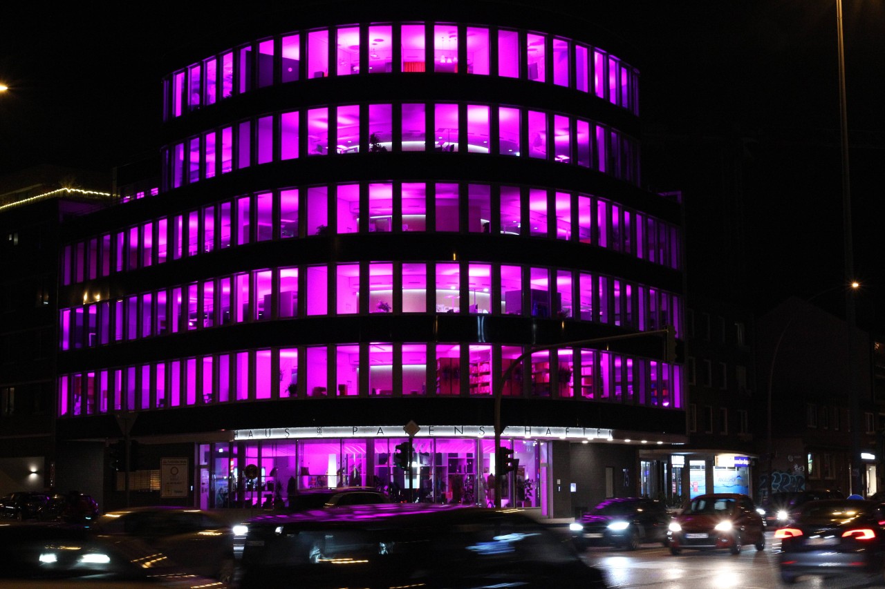 Die Zentrale von „Plan International“ in Hamburg leuchtete ebenfalls am Montag in Pink! 