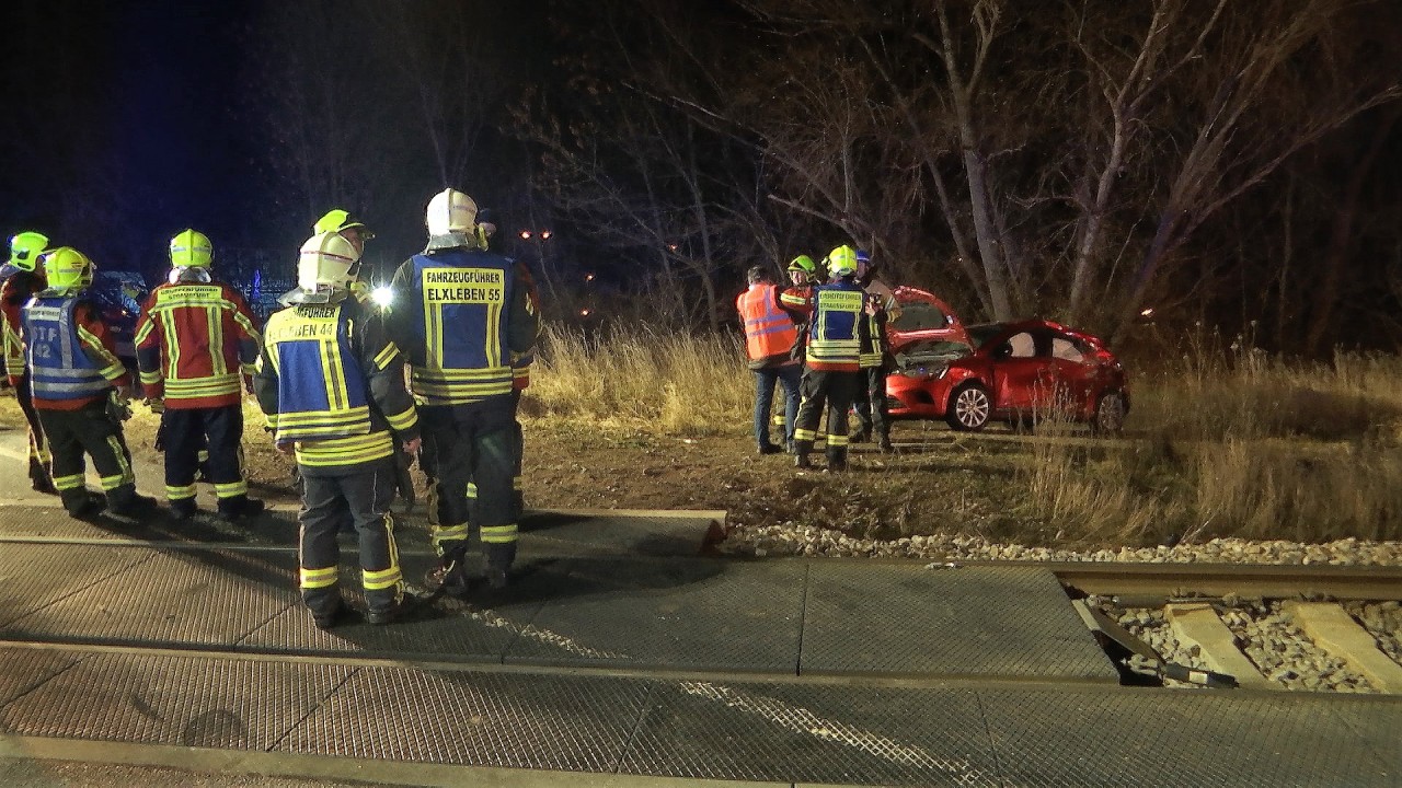 Eine Frau starb nach dem Unfall. 