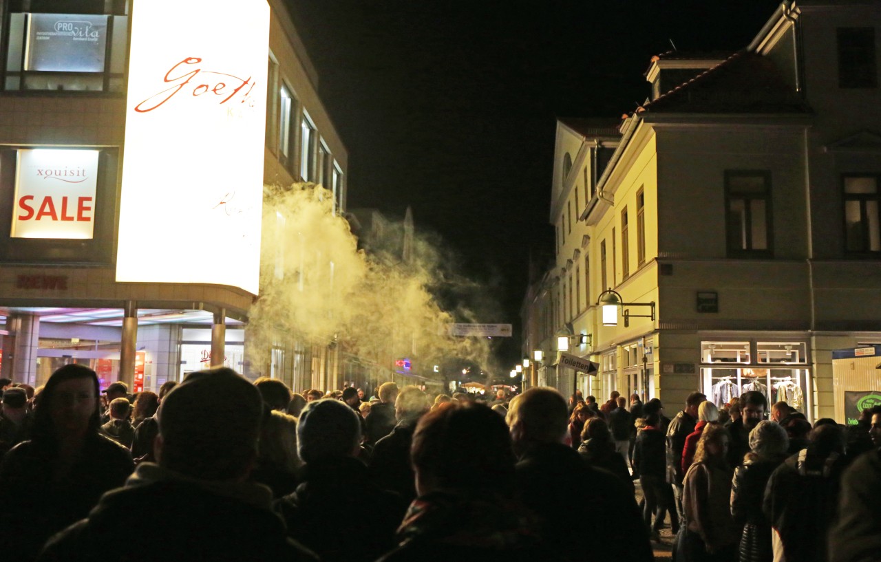 Zum Zwiebelmarkt wird es stets voll in Weimars Straßen.