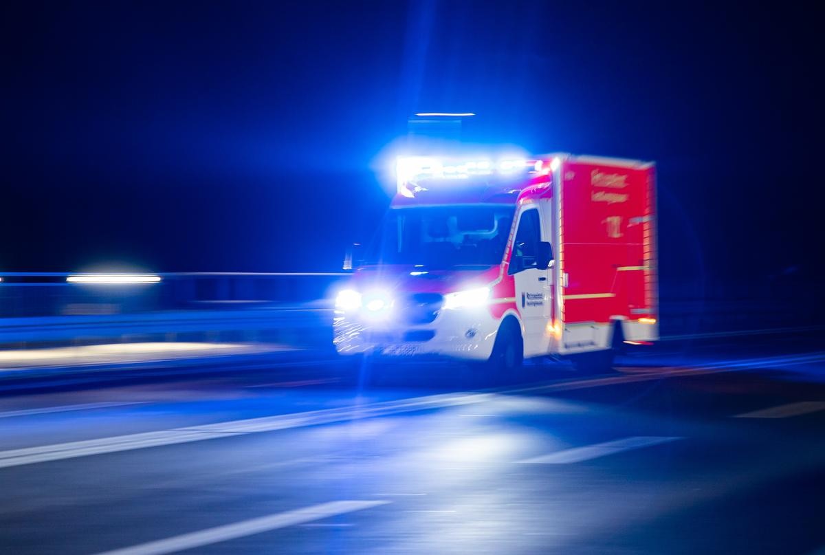 Auf der A71 bei Erfurt hat sich ein Auto überschlagen. Sechs Menschen wurden dabei verletzt. (Symbolbild)