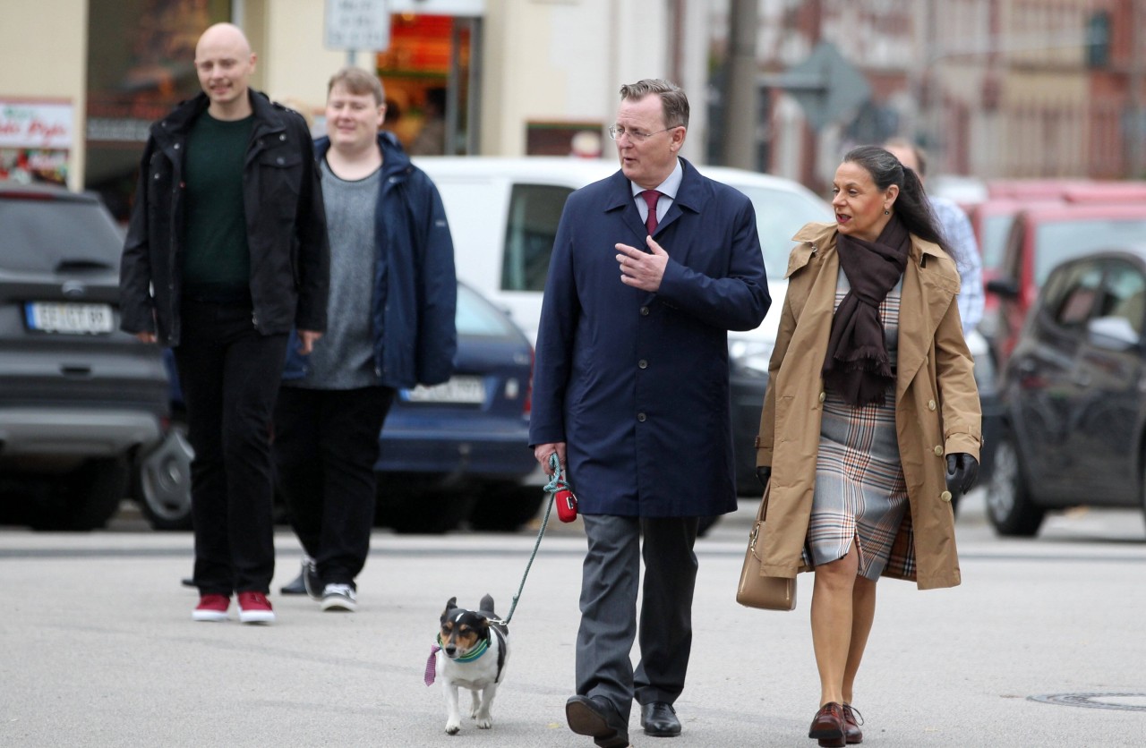 Bodo Ramelow mit seiner Frau Germana Alberti und dem Hund Attila. 